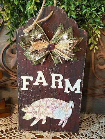 Country Farm House Pig Wall Hanging